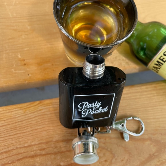 “Party in my Pocket” 1oz Keychain Hip Flask - Picture 6 of 8